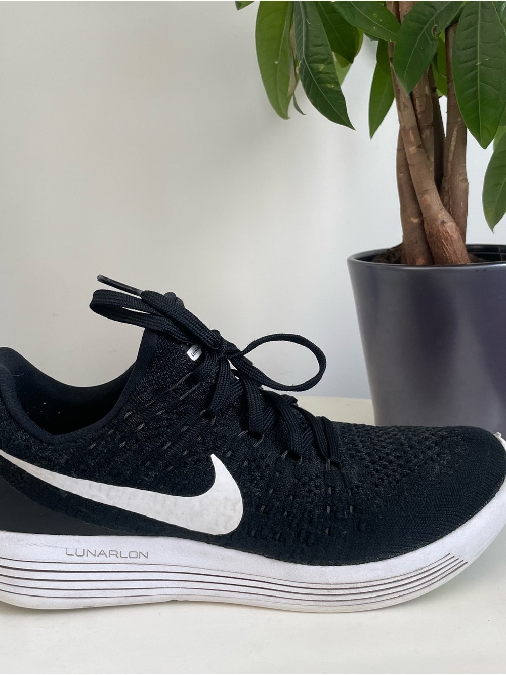 Women Size 8 Nike Lunarepic Flyknit 2  Low Shoes Black White